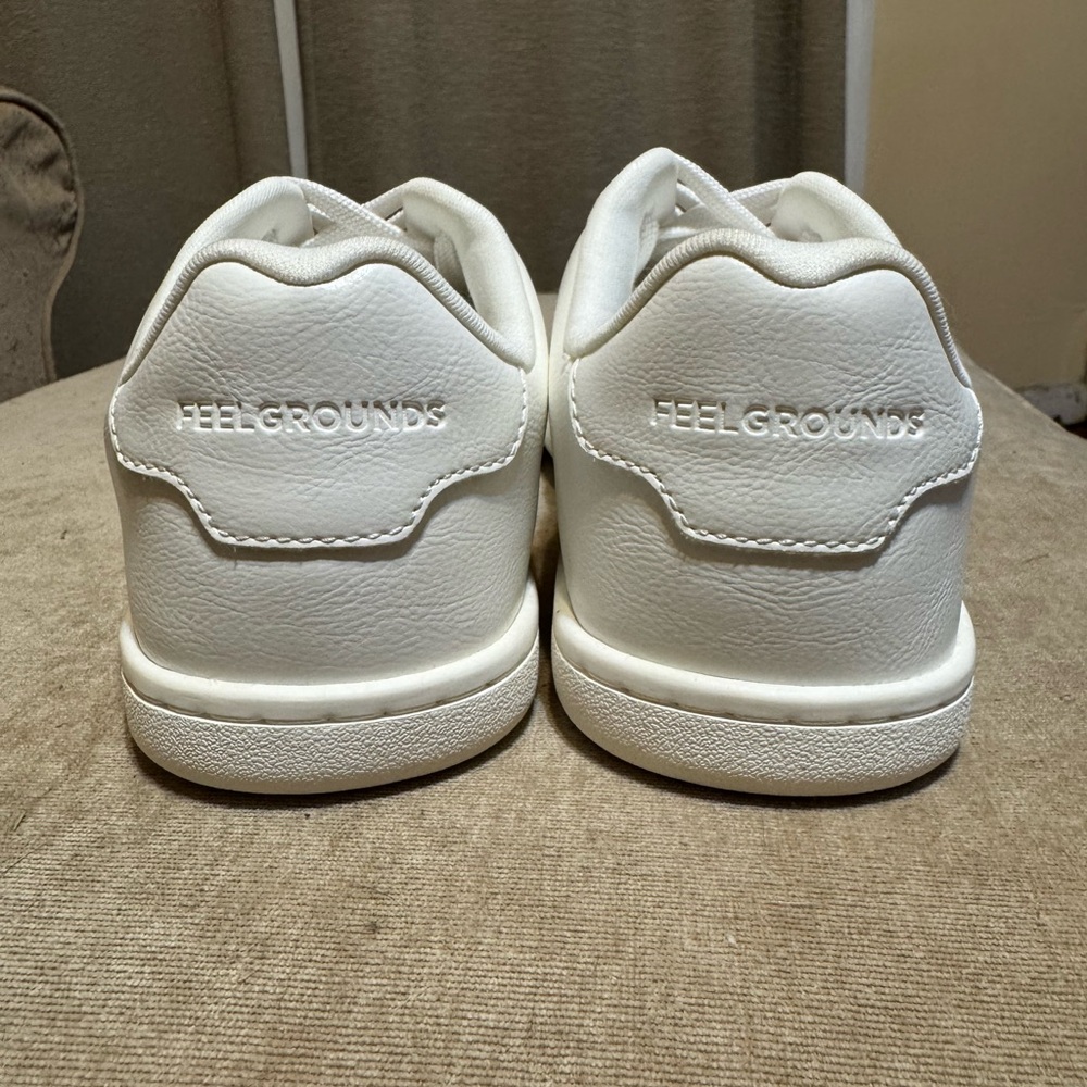Sleek White Men's Sneakers - Picture 3 of 7
